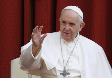 Papa Francisco presenta una "infección compleja" y "no está fuera de peligro", según el último parte médico