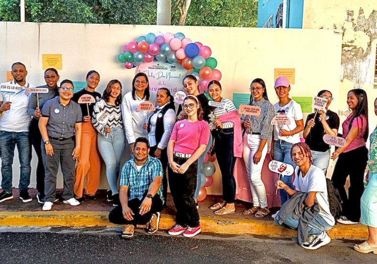 Vicealcaldesa de Villa González celebra el Día Nacional de la Juventud con estudiantes universitarios