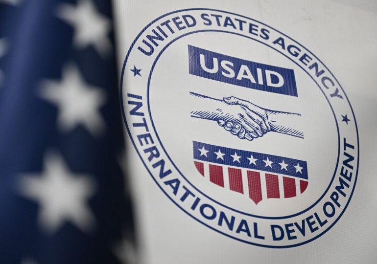 La Usaid desaparece en Washington: retiran el letrero de su sede central