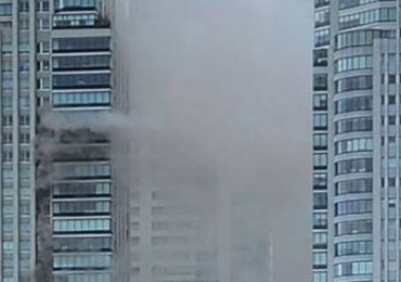 Un incendio en una torre en Buenos Aires deja tres personas hospitalizadas y 100 evacuadas