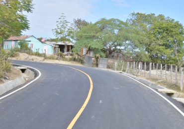 Gobierno entrega carretera Comendador-Guaroa-Macasías, con una invesión de mil 120 millones de pesos