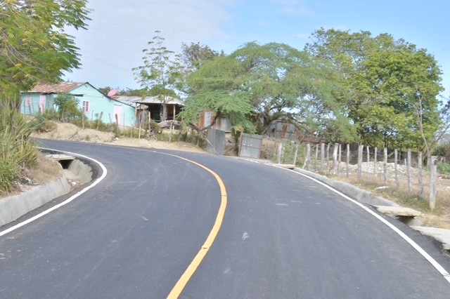 Gobierno entrega carretera Comendador-Guaroa-Macasías, con una invesión de mil 120 millones de pesos