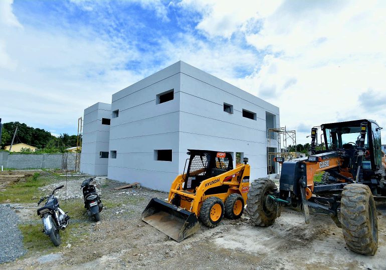 Obras Públicas entrega equipos pesados a usar en las 4 provincias de la Regional Yuma