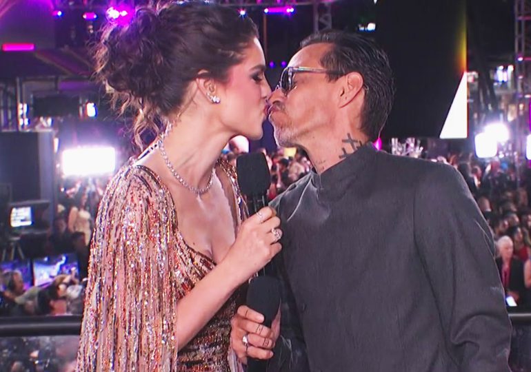 La romántica entrevista de Nadia Ferreira a Marc Anthony en Premio Lo Nuestro