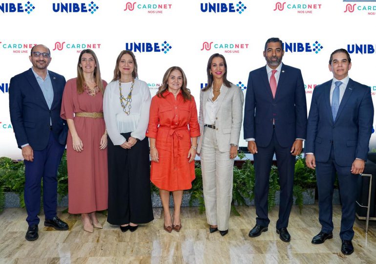 Unibe y CardNET lanzan Aurora, la nueva asistente virtual de la universidad impulsada por IA