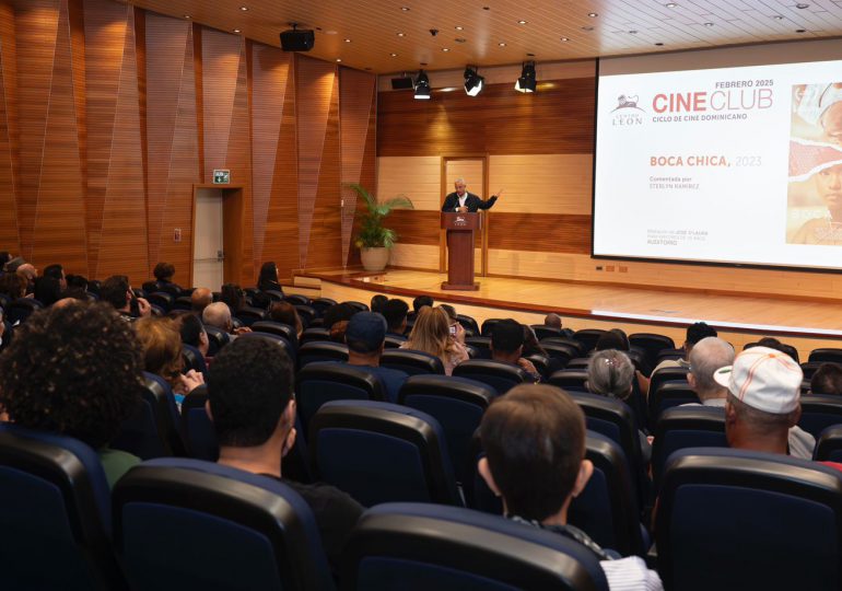 Proyección de cine dominicano en el Cibao