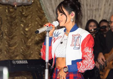 Video: Natti Natasha celebra el éxito de ‘En Amargue’ y anuncia gira en vivo