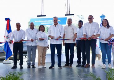 Abinader inaugura infraestructuras viales, destacamento policial, nave de zona franca y proyecto de fibra óptica en provincia San Juan