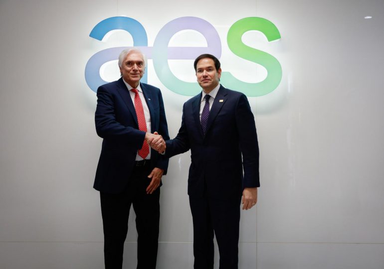 AES reafirma liderazgo energético regional durante visita del Secretario de Estado de Estados Unidos a instalaciones de AES Panamá