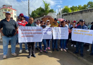 Dirección de Participación Comunitaria y APMAE abogan por el regreso a clases en SFM