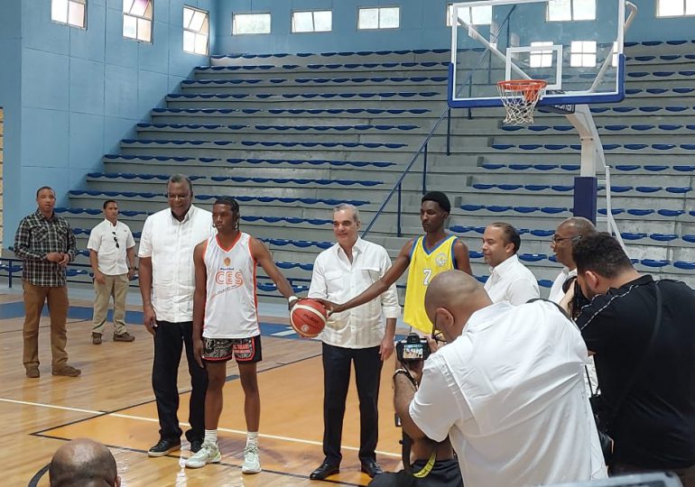 Presidente Abinader encabeza inauguración del remozamiento del polideportivo de la UASD