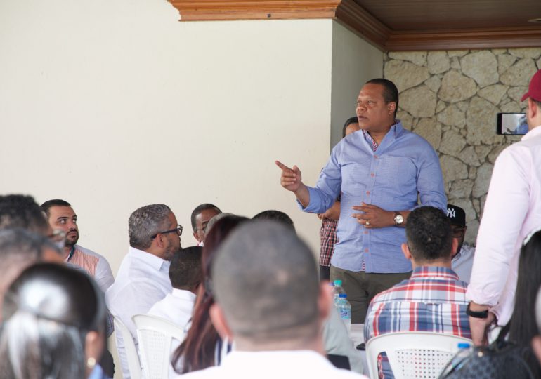 Eddy Alcántara lidera reunión con presidentes y coordinadores municipales de su equipo para formalizar ingreso al PRM