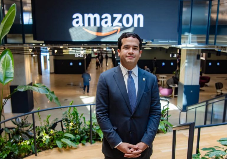 Omar Fernández explora en Amazon el impacto del Project Kuiper en la República Dominicana