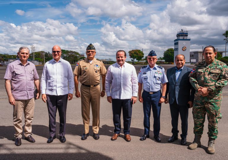 Ministro Paliza supervisa avances en la modernización de la pista aérea de San Isidro