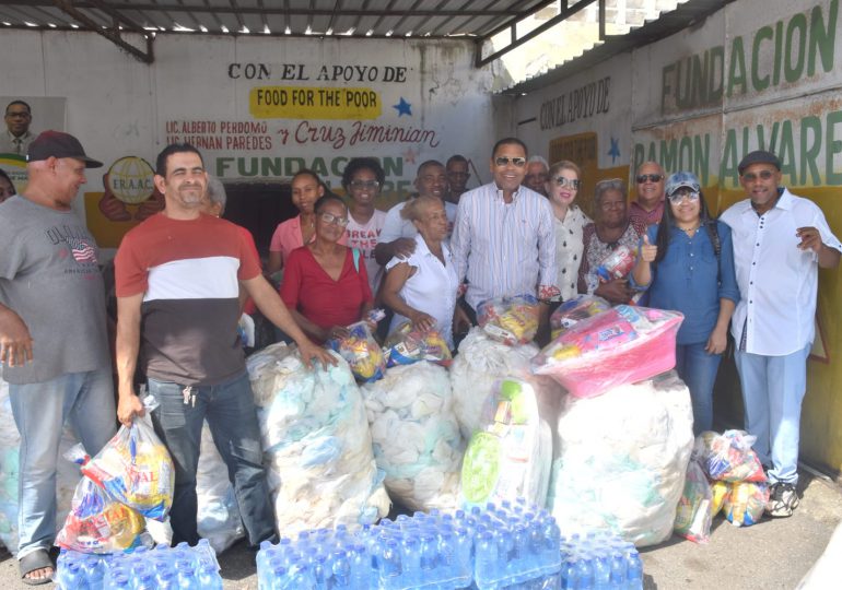 Fundación Ramón Álvarez entrega de raciones de comidas crudas, en Cristo Rey