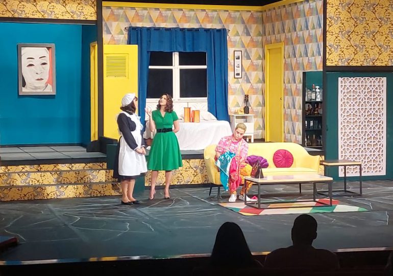 Inicia la primera función de la obra de teatro "Cada oveja con su pareja"