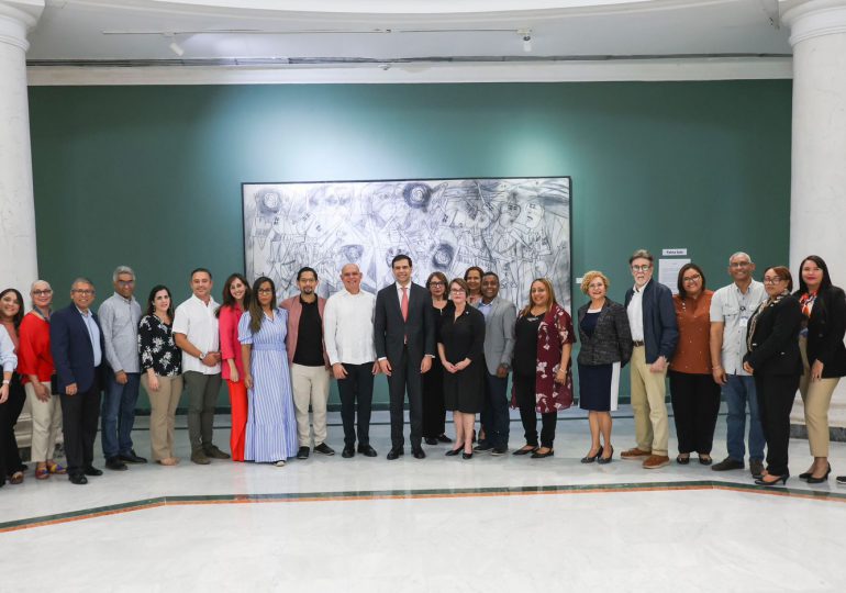 El ministro de Cultura, Roberto Ángel Salcedo, realiza recorrido por organismos de la Dirección General de Bellas Artes