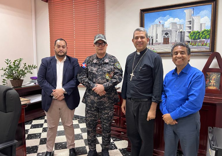 Realizan reunión Policía Nacional, COAPOLV y Diócesis de La Vega para fortalecer seguridad de la comunidad vegana