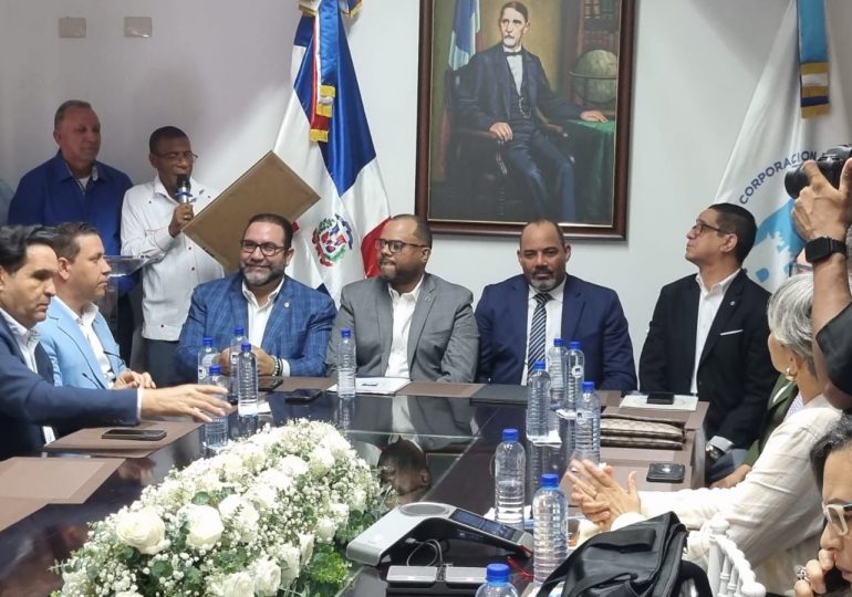 Juramentan en acto solemne al nuevo presidente de CORAAVEGA, Ing. Yunior Torres