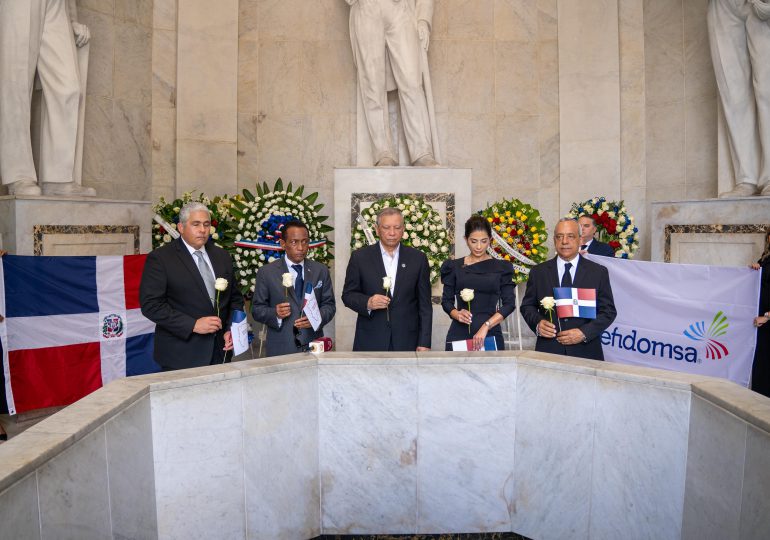 Refidomsa rinde homenaje a los Padres de la Patria en el 181 aniversario de la Independencia Nacional