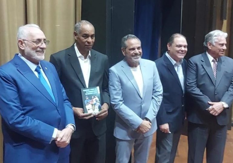 Ponen en circulación el libro "pioneros y Proezas de dominicanos en Grandes Ligas"