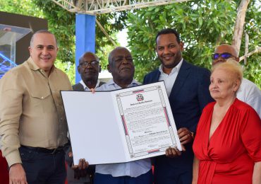 Wellington Lewis es honrado por su legado educativo; Alcaldía de Nagua y Senado de la República le reconocen en su 92 cumpleaños