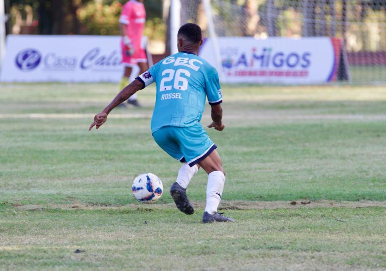 El fútbol retorna a Salcedo: una fiebre imparable