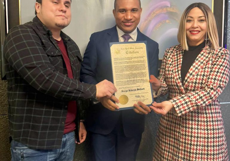 Periodista Vargavila Riverón recibe reconocimiento de Asamblea Estatal de New York y Cámara de Comercio en EE.UU por sus aportes a la comunicación