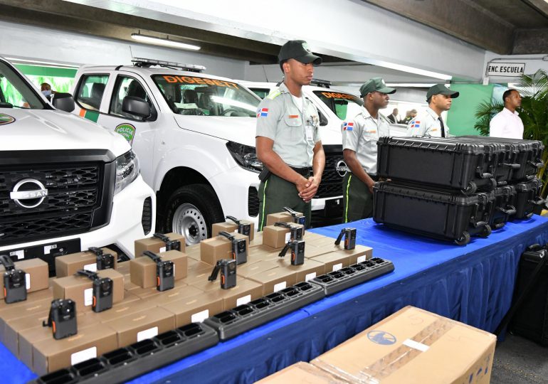 DIGESETT recibe de Interior y Policía camionetas y radares para reforzar seguridad vial