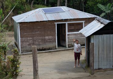 Energía y Minas lleva electricidad a más de 850 comunitarios de El Rosalito, en Ocoa