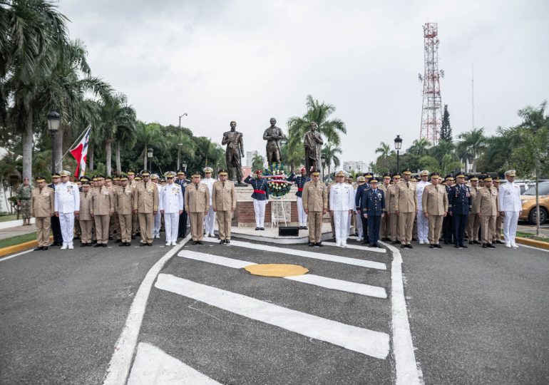 Reconocen pasados Ministros de Defensa y destacados militares en el Día de las Fuerzas Armadas