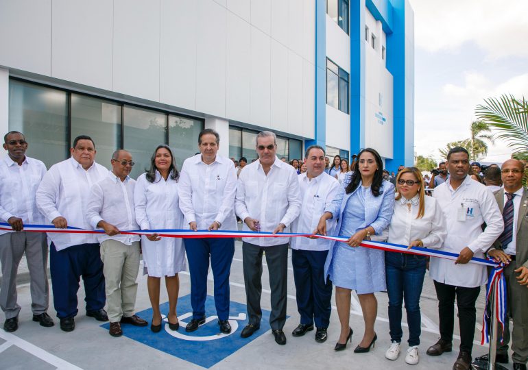 Presidente Abinader inaugura primer hospital traumatológico de la región Sur que beneficiará a más de un millón de habitantes