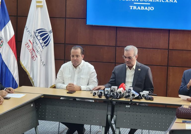 Gobierno anuncia aumento salarial de 20% al sector privado no sectorizado