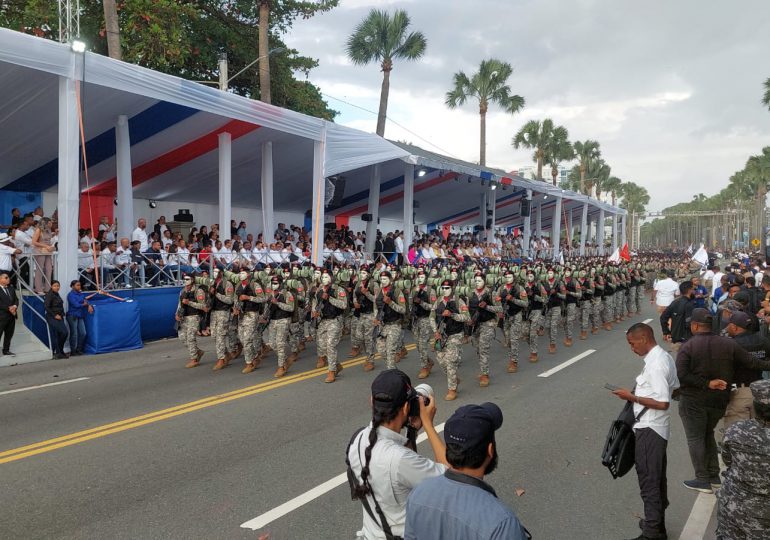 Presidente Abinader encabeza tradicional desfile militar por 181 Aniversario Independencia Nacional