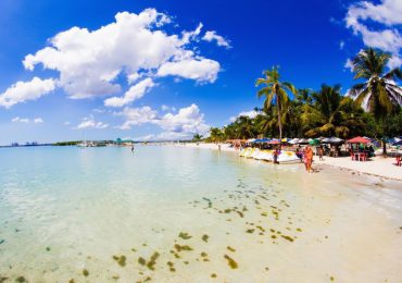 Ministerio de Turismo anuncia intervención en la Playa de Boca Chica