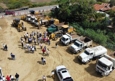 Agricultura inicia reparación de caminos rurales en Montecristi