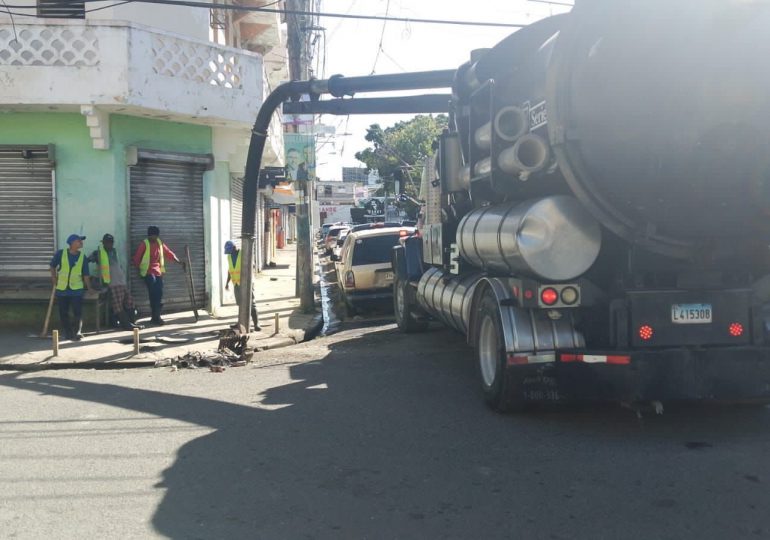 Alcaldía del DN intensifica limpieza de filtrantes e imbornales