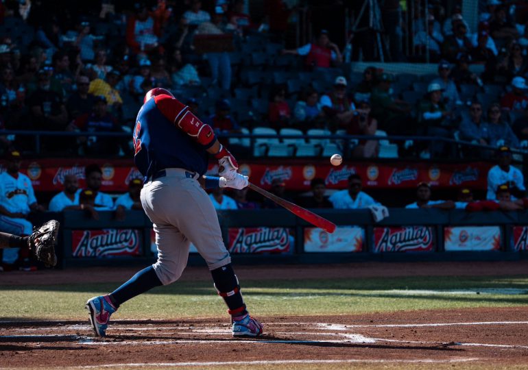 Robinson Canó conecta hit a favor de Dominicana que lo convierte en el jugador activo con más Hits en la Serie del Caribe junto a Bonifacio