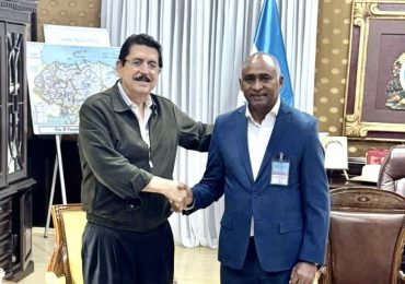 Expresidente de Honduras, Manuel Zelaya, recibe a senador por Peravia Julito Fulcar