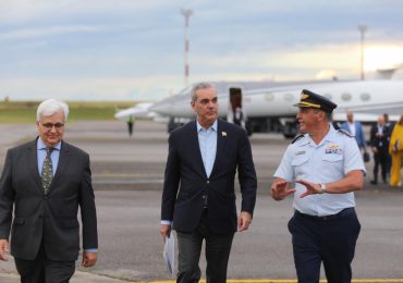 Presidente Abinader llega a Montevideo para asistir a la toma de posesión de Yamandú Orsi