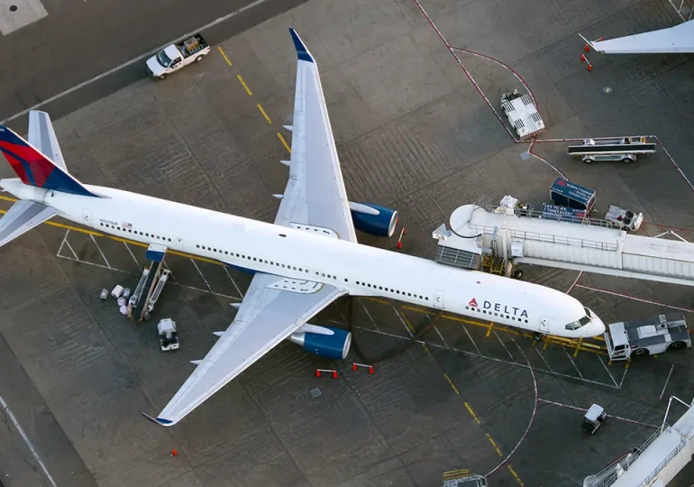 Pasajeros de Delta evacuados por toboganes en Atlanta tras detectarse humo en la cabina