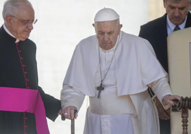 El papa podría renunciar, pero su gran deseo es cumplir el Jubileo, dice cardenal Ravasi