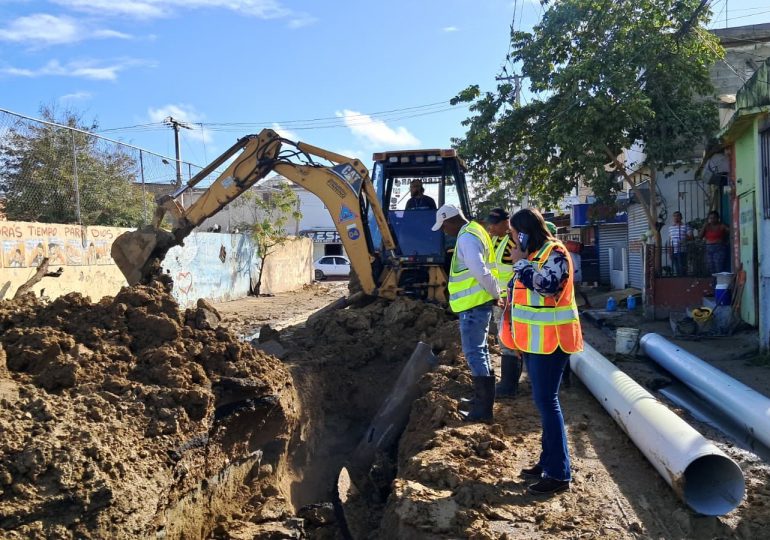 Coraasan sustituye tramo de colector de aguas residuales en la calle Cero de Los Salados