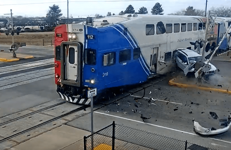 Video: Conductor escapa por poco de ser arrollado por tren en Utah