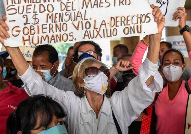 Maestros de Venezuela: aprender a vivir con una miseria de sueldo