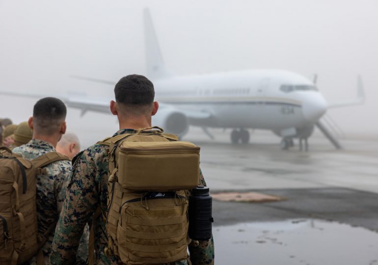 Tropas de EE.UU. llegan a Guantánamo para preparar el centro de migrantes de Trump