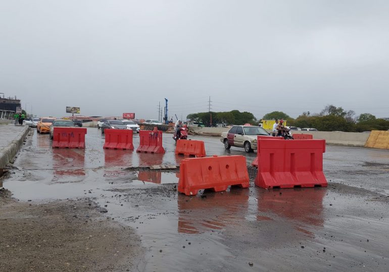 Trabajos siguen lentos en el kilómetro 9 de la autopista Duarte, aseguran choferes