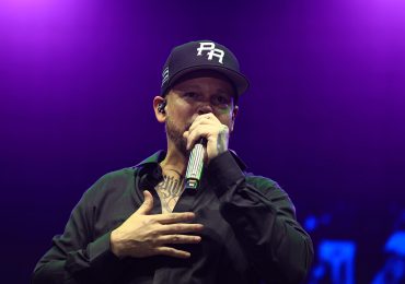 Residente recibe el Grammy a mejor álbum de música urbana por 'LAS LETRAS YA NO IMPORTAN'