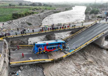 Al menos dos muertos tras colapso de puente en la carretera del puerto peruano de Chancay