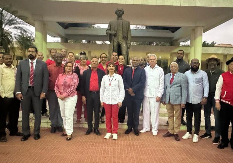 Rosalía Sosa exhorta a la familia universitaria a seguir estrechando lazos de amor y amistad